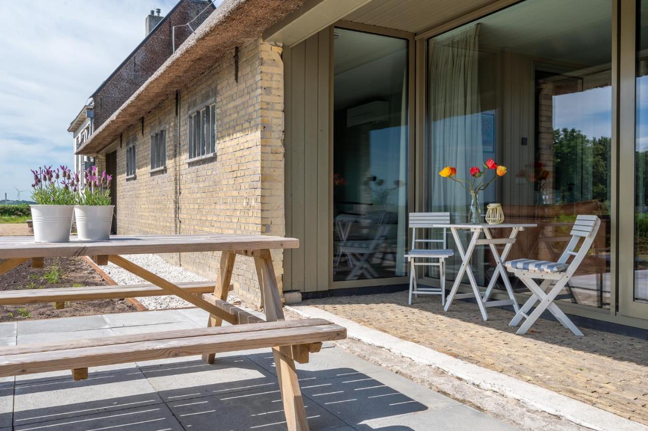 Appartement De Dageraad In Monumentale Boerderij Kimswerd Exterior foto